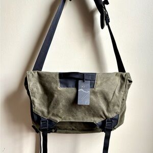 Triple Aught Design Paralax messenger bag NWT
